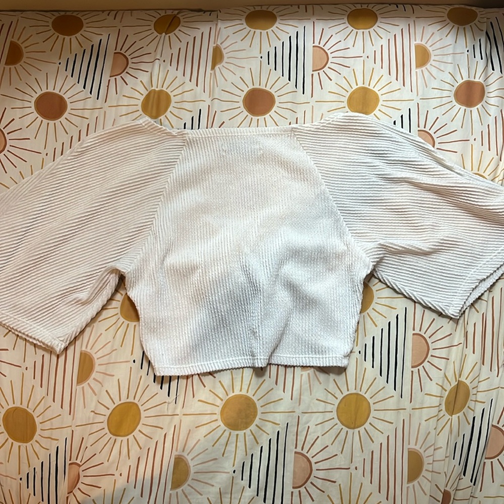 Urban Outfitters White cropped knit top - Picture 3 of 3